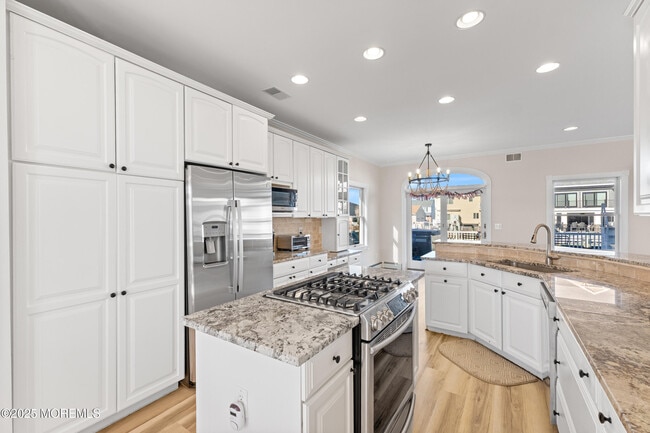 Building Photo - 3456 E Thistle Ave