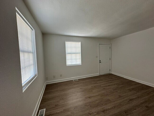 Building Photo - 1033 E Ocean View Ave