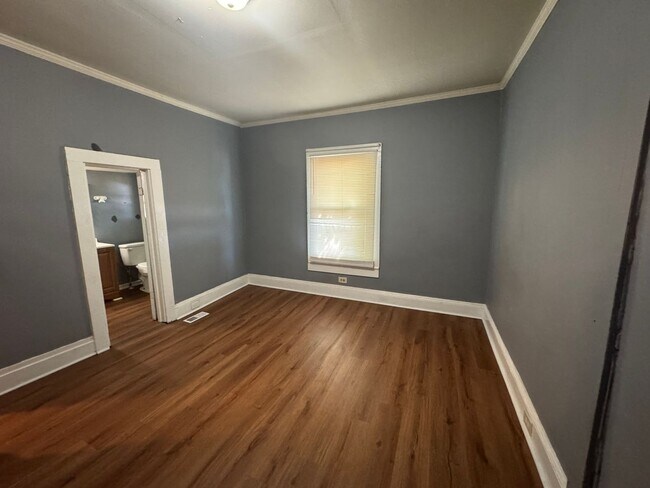 Building Photo - 319 Linwood Rd
