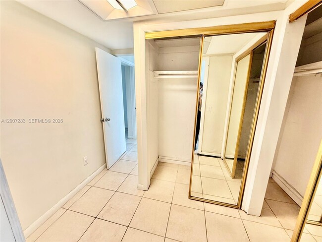 Building Photo - 1591 NE Miami Gardens Dr