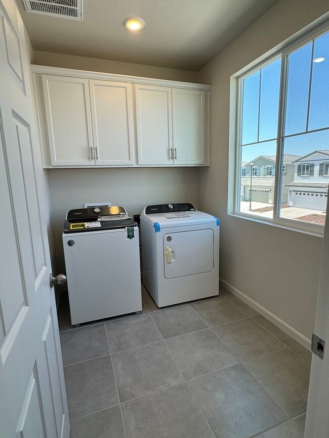 Building Photo - All electric solar home!