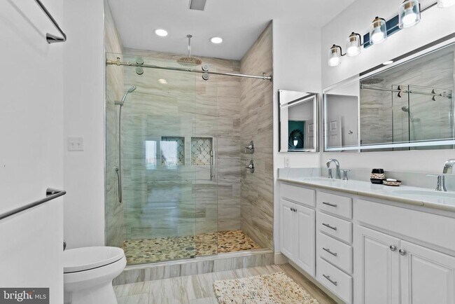 Building Photo - 543 Bridgeview Dr