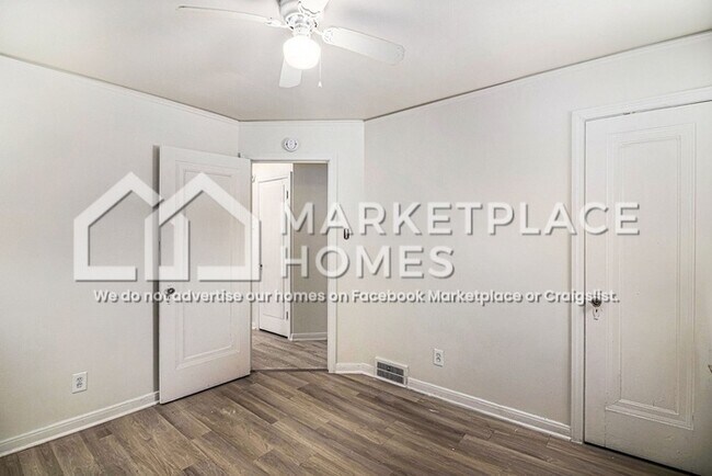 Building Photo - 15073 Strathmoor St