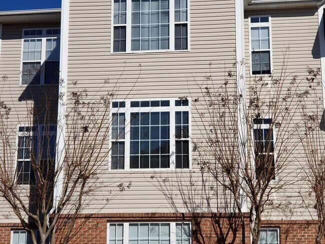 Building Photo - Condo for Rent in Brier Creek area