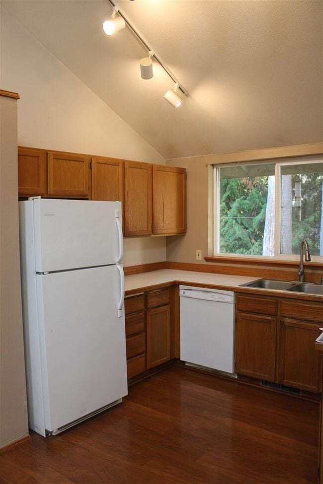 Building Photo - 3 Bedroom, 2 Bathroom House