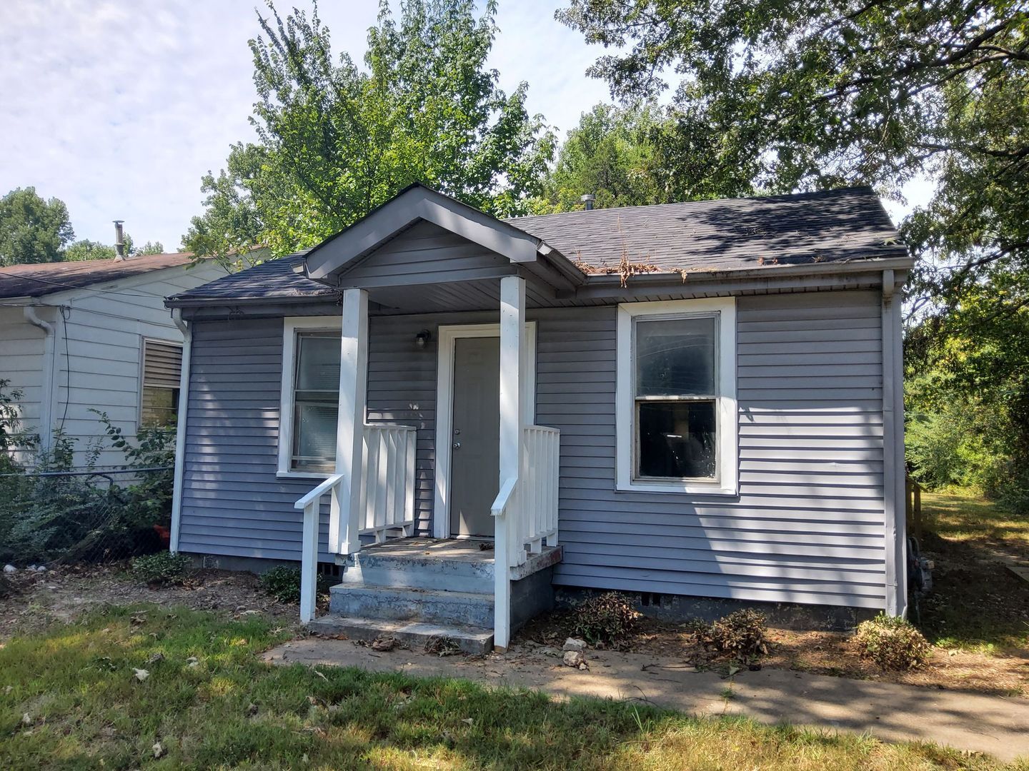 Building Photo - 2887 Woodlawn Terrace