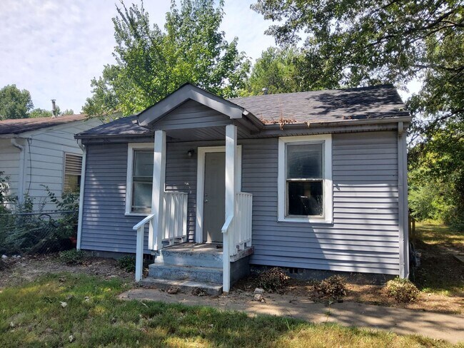 Building Photo - 2887 Woodlawn Terrace