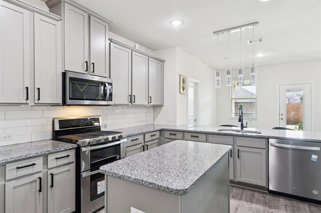 Building Photo - 11112 Canyon Oak St