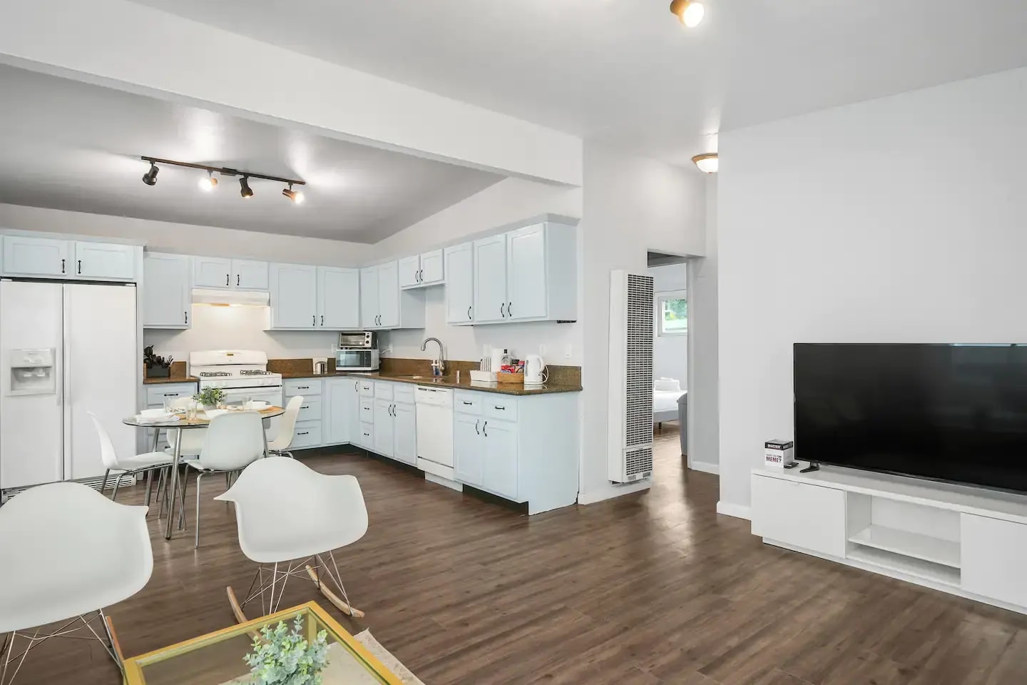 Building Photo - 728 Stepney Pl