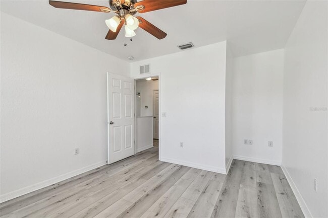 Building Photo - 587 Shady Grove Dr