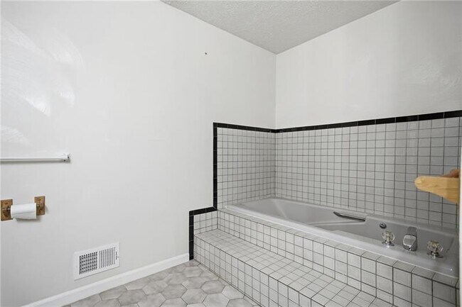 Building Photo - 4914 Cypress St