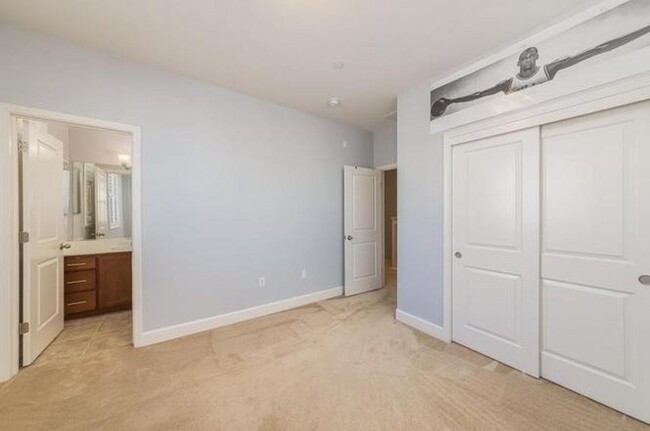 Building Photo - 3 Bed 2 Bath Condo Near Great Mall - Milpitas