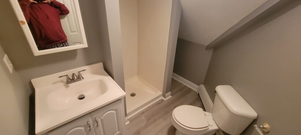 3rd floor bathroom - 54 Clarendon St