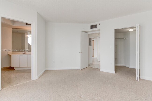 Building Photo - 7330 Ocean Terrace