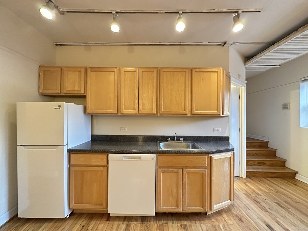 Building Photo - 3509 N Sheffield Ave