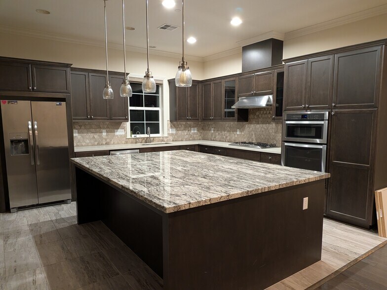 Kitchen - 427 Silvercrown Way