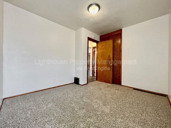 Building Photo - 1220 Ottillia St SE