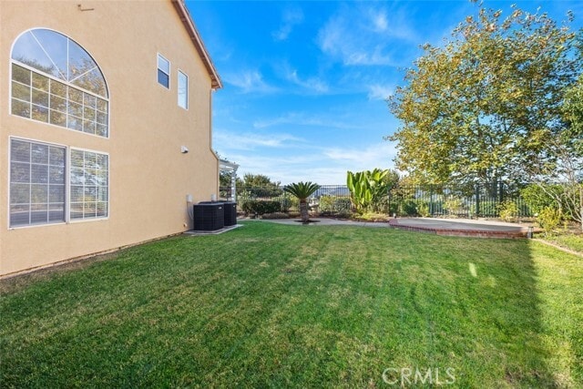 Building Photo - 2 Crystalglen