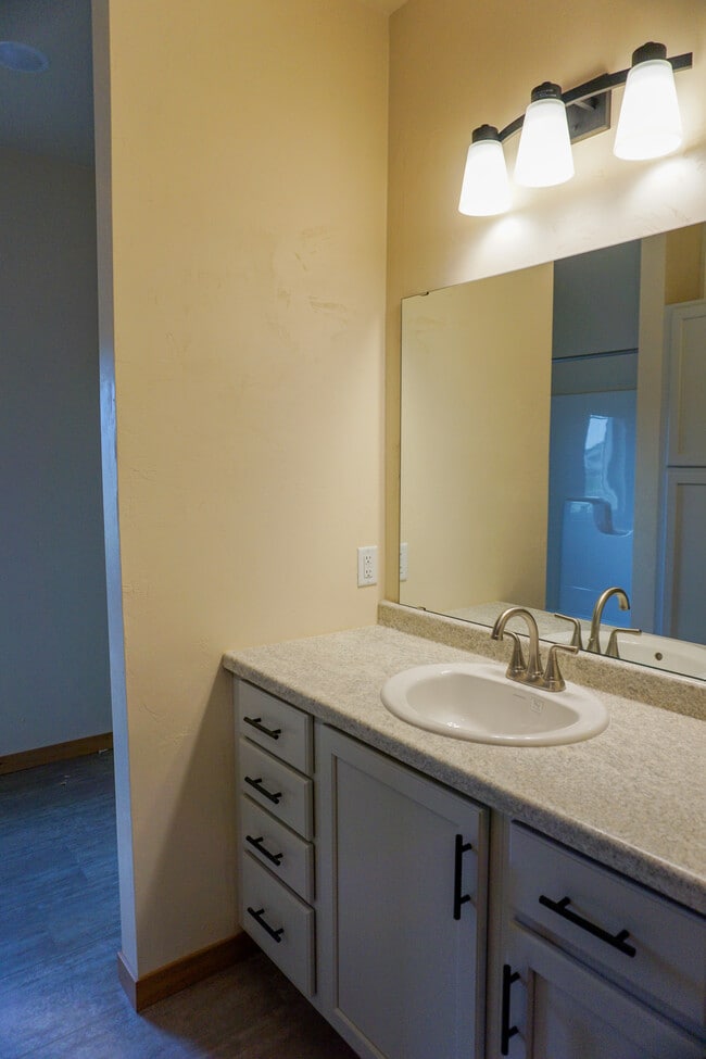 Building Photo - 2682 Princeton Dr