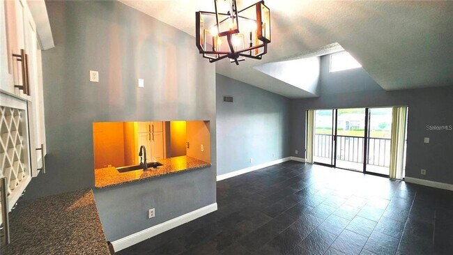 Building Photo - 8215 Sun Spring Cir