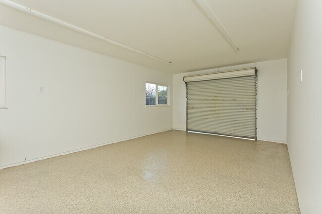 Building Photo - Fully Renovated 4BD in Kuli'ou'ou Valley, Garage-Driveway, Spacious Yard, and Work Shed PETS ALLOWED