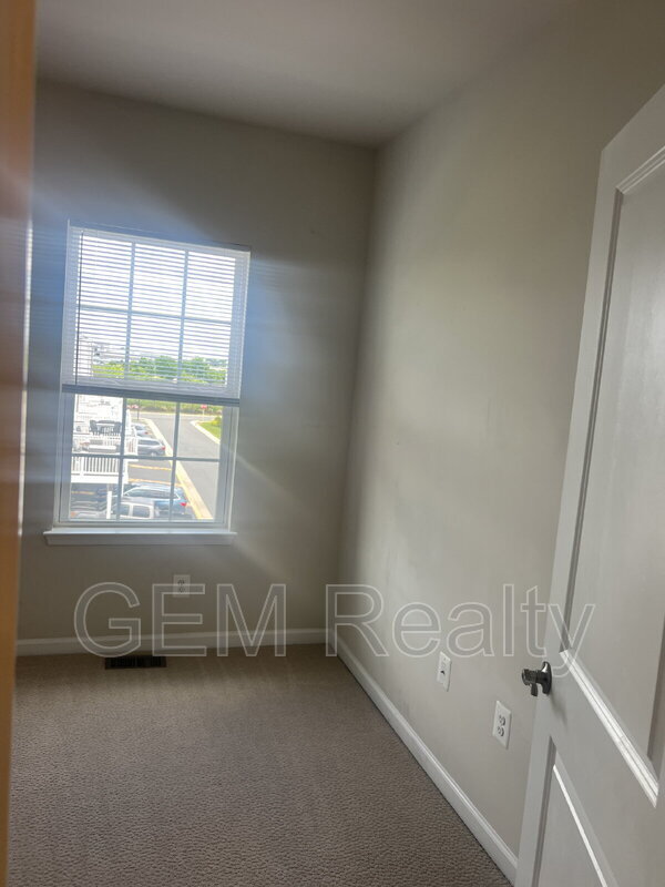 Building Photo - 1833 Sag Harbor Ln
