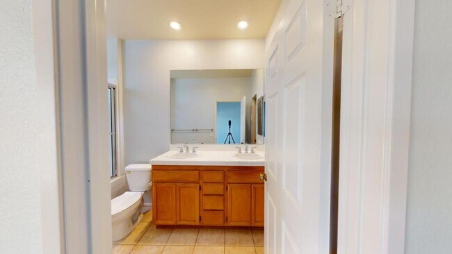 Building Photo - 7254 Shoreline Dr