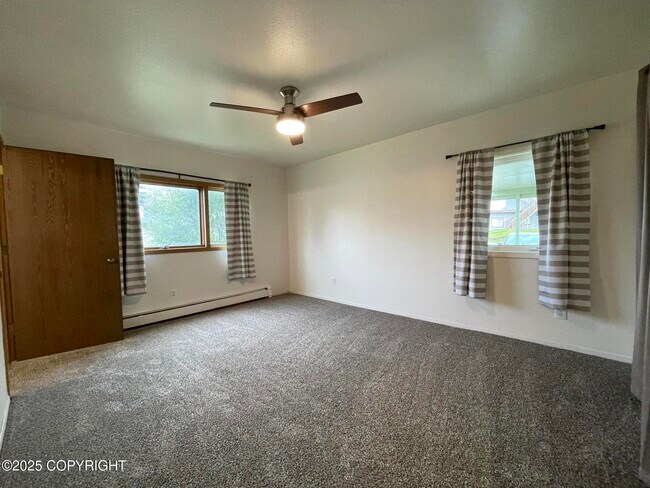 Building Photo - 3903 Iowa Dr