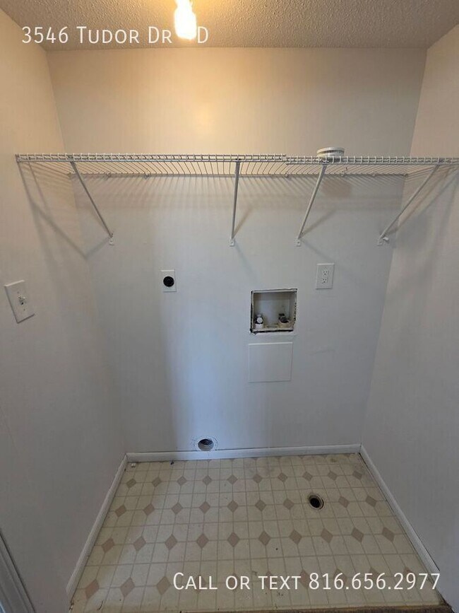 Building Photo - 3546 Tudor Dr