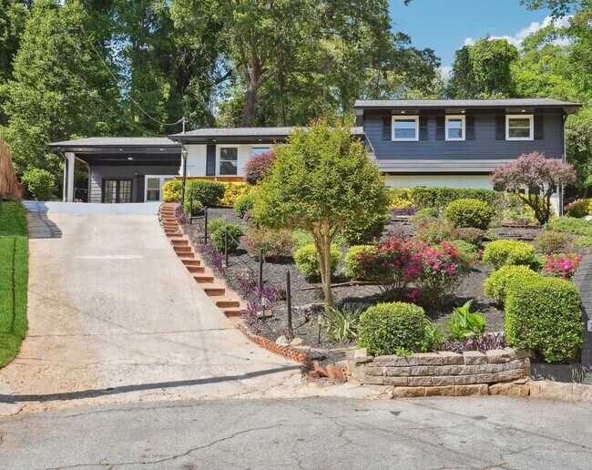 Building Photo - Fully Furnished: Beautiful 4-Bedroom Home ...