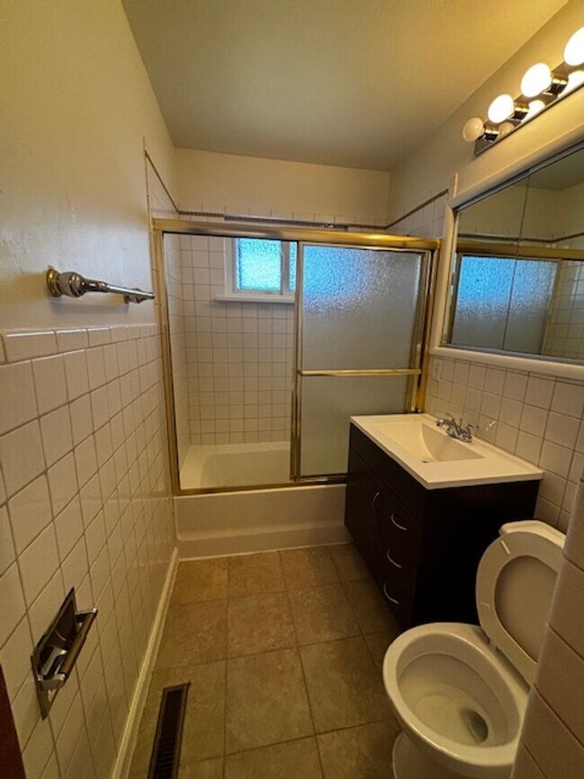 Building Photo - 4 Bedroom 2 Bath Single Family Home In South Cheyenne
