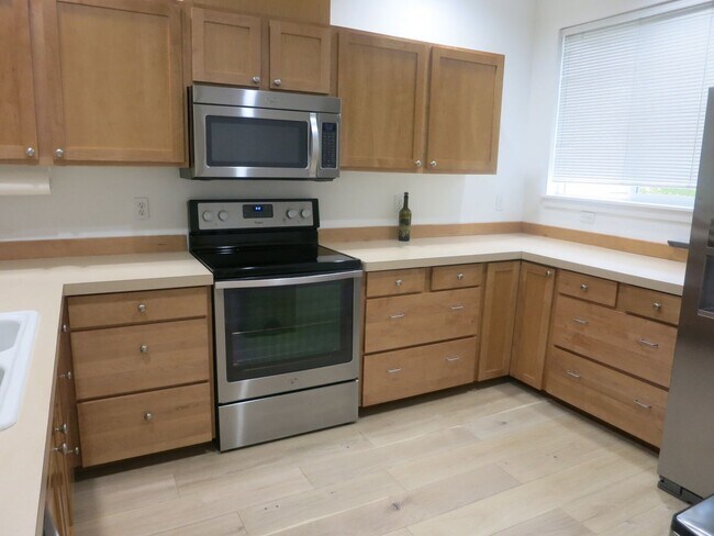 Building Photo - Beautiful 2 Bedroom Condo in Sammamish