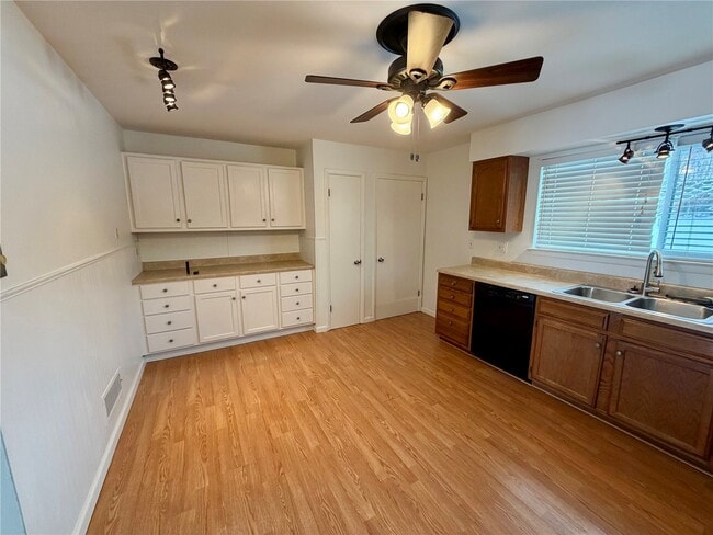 Building Photo - 317 Thomas Ave