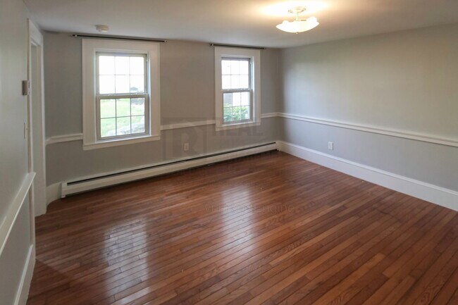 Building Photo - 445 Pleasant St