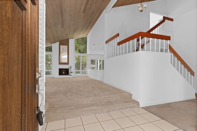Building Photo - Beautiful Four Bedroom Two Story Home - UT...