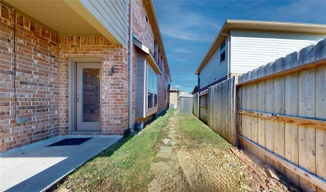 Building Photo - 32927 Silver Mdw Wy