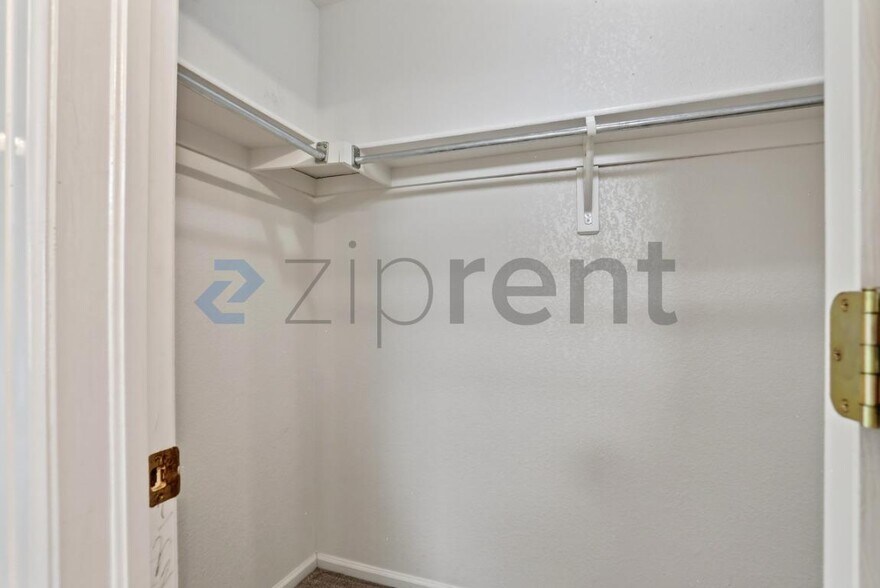 Building Photo - Unit