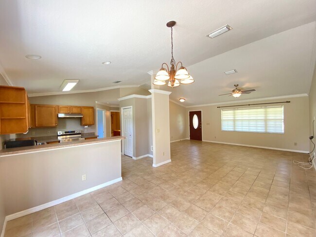 Building Photo - Desirable SW Rainbow Park Neighborhood 3/2...