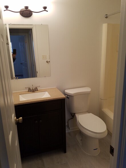 2nd Floor Hallway Bathroom - 6329 Fenestra Ct