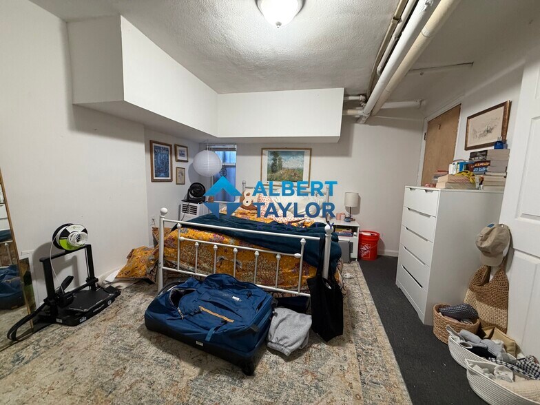 Building Photo - 210 Hemenway St