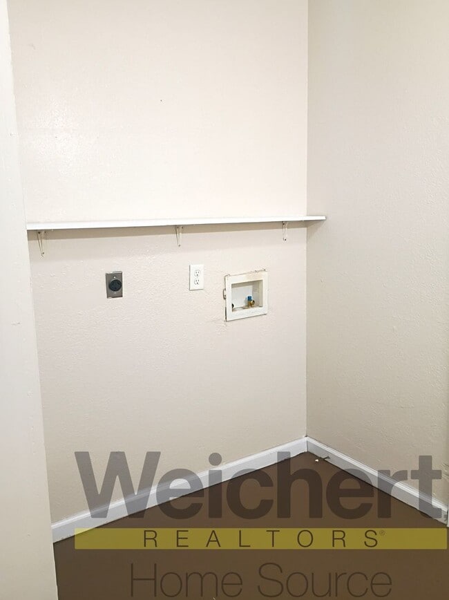 Building Photo - All-Inclusive 2-Bed Apartment for Rent