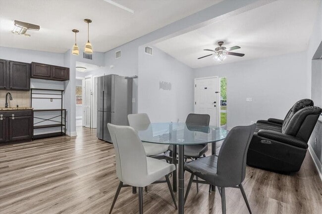 Building Photo - 1502 Daroca Dr