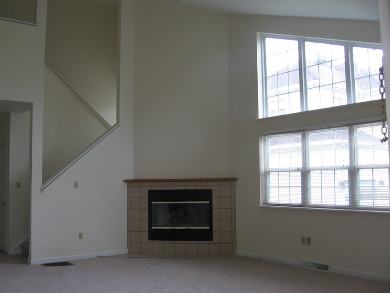 Building Photo - 10 Sanctuary Dr