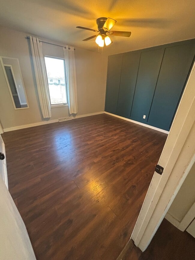 Building Photo - Indian Hills 3 Bedroom 2 full Bath 2300 Sq ft