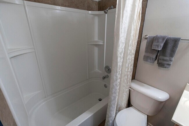 Building Photo - 201 Wheaton Ct