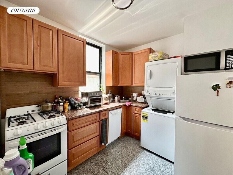 Building Photo - 40 W 127th St