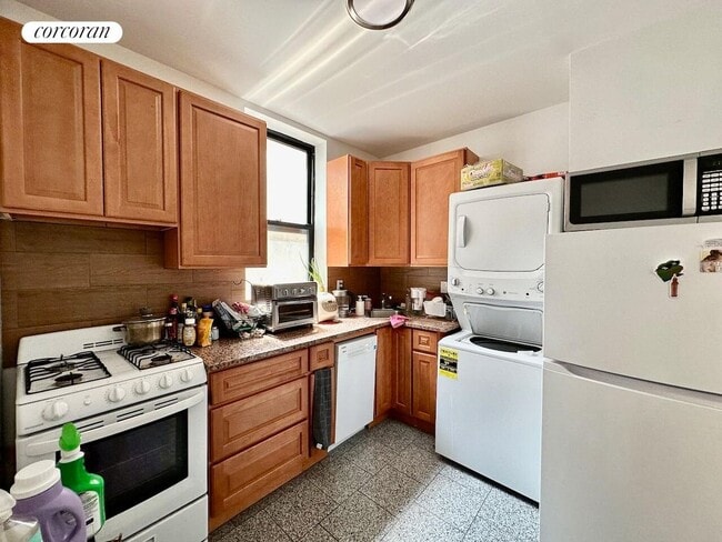Building Photo - 40 W 127th St
