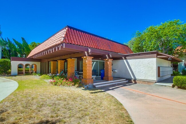 Building Photo - Modern Comfort and Scenic Views in San Carlos
