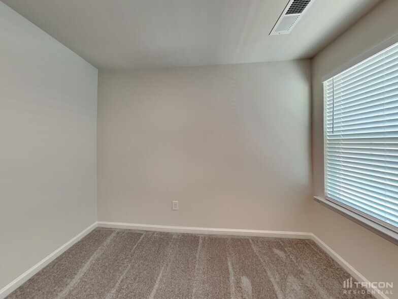 Building Photo - 112 Fennec Dr