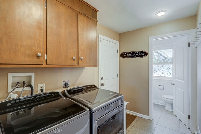 Building Photo - 1827 Larchmont Ln